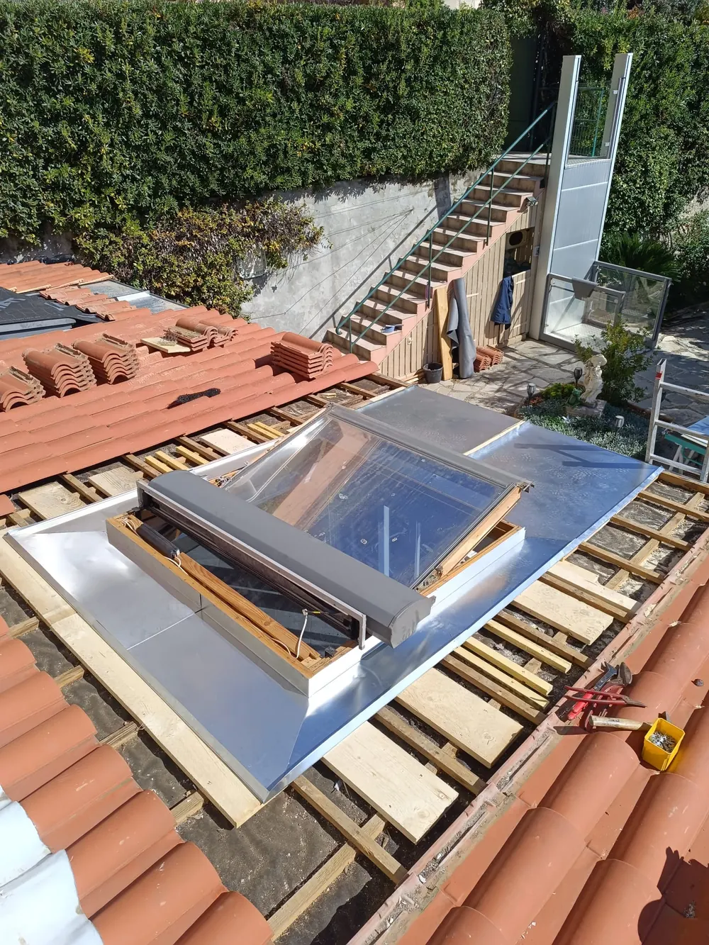 Pose d’une fenêtre de toit avec habillage en zinc